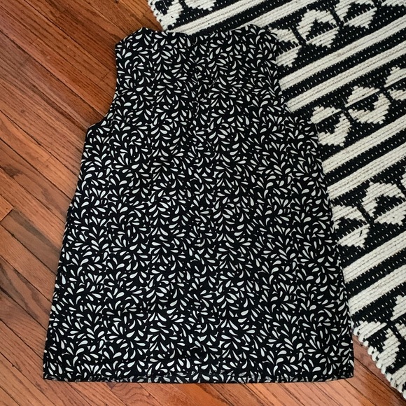 Dana Buchman Sleeveless Top - Picture 3 of 4